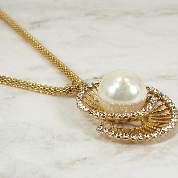 Pearl and crystal gold swirl pendant necklace with large white pearl - Picture 3 of 8